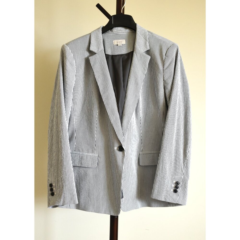 LOFT Striped Seersucker Blazer